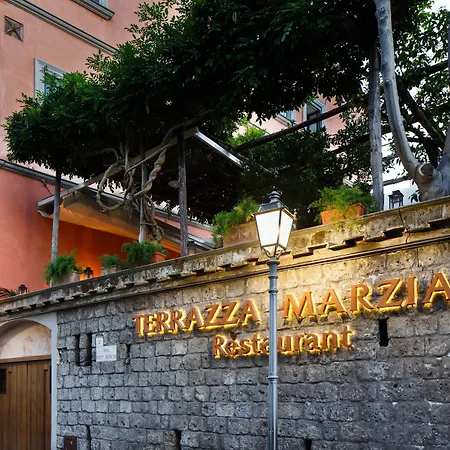 Affittacamere Palazzo Marziale 4*