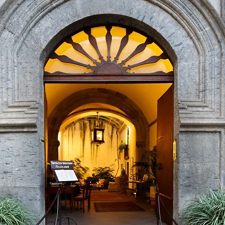 Palazzo Marziale Konukevi 4*